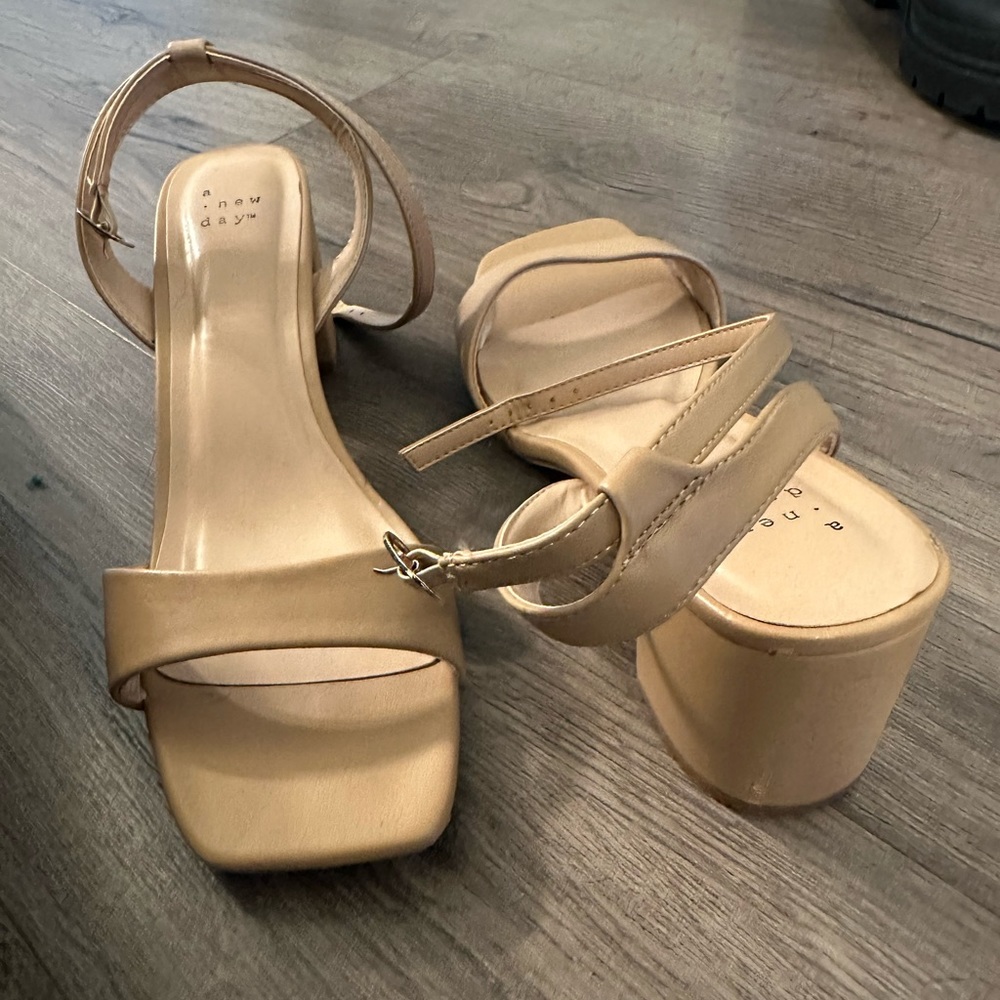 Size 11 Tan Block Heel Sandals